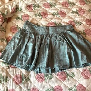DC button skirt